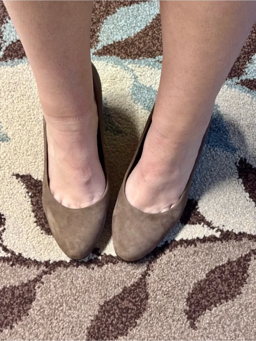 Easy Spirit Taupe Suede Round-Toe Wedge Heels – Women’s Size 10